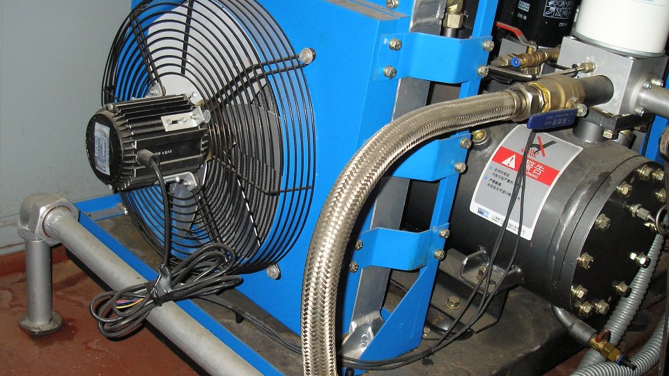 晨恩有油螺杆空压机在中国重型汽车集团有限公司的应用
